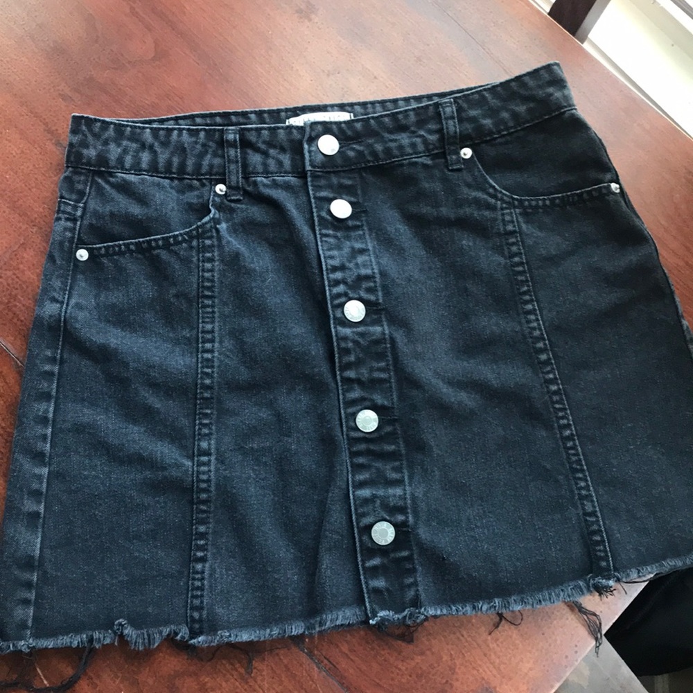 Black mini skirt size L